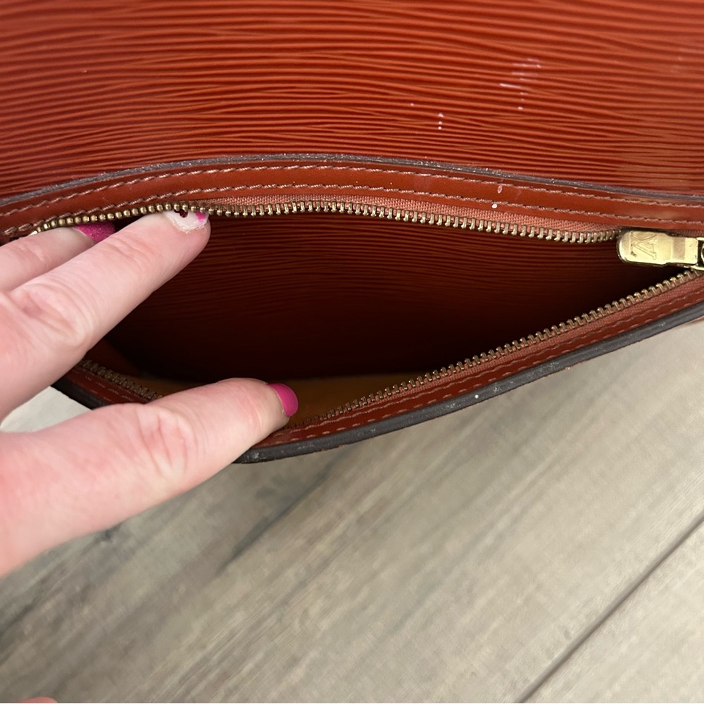 Vintage Louis Vuitton Gobelins Kenyan Fawn Brown Epi Leather GM Backpack - Picture 12 of 15